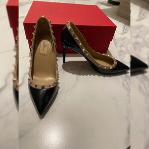 Valentino Garavani Rockstud Patent Leather Black Heels 37.5